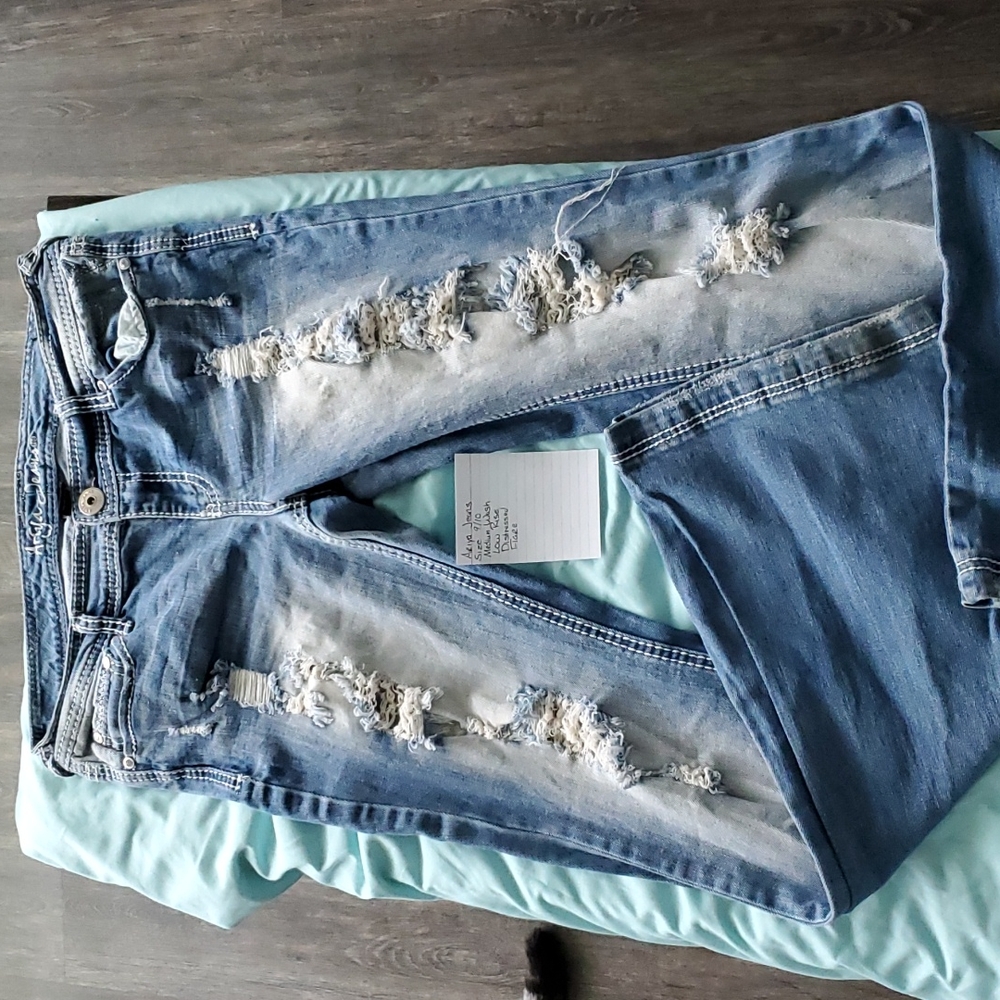 Ariya Jeans